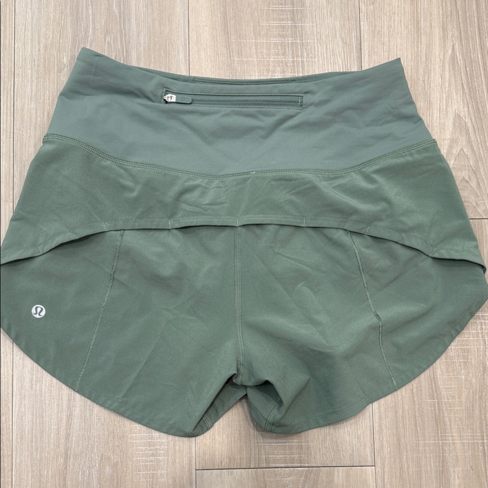 EUC Lululemon Speed Up Shorts (high rise 4”) Size 4